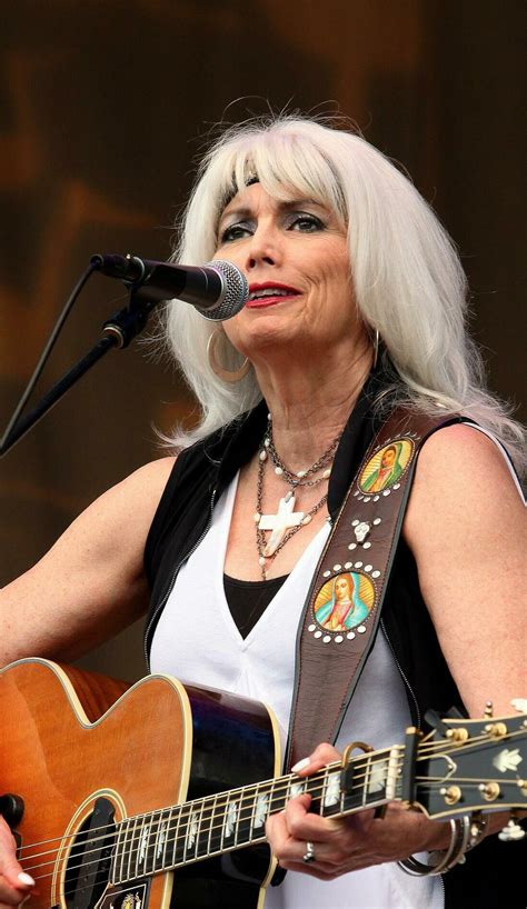 Emmylou harris - Emmylou Harris: Already celebrated as a discoverer and interpreter of other artists’ songs, 12-time Grammy Award winner Emmylou Harris has, in the last decade, gained admiration as much for her eloquently straightforward songwriting as for her incomparably expressive singing. On Hard Bargain, her third Nonesuch disc, she offers …